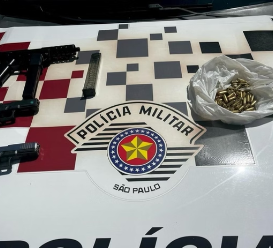 Pai e filho são presos com arsenal dentro do carro na G...